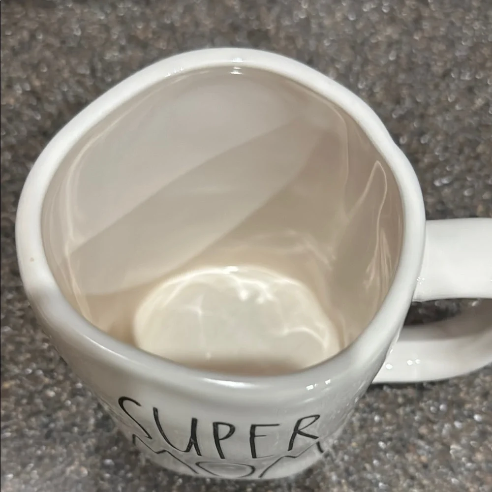 Super Mom White Mug - Picture 2 of 4